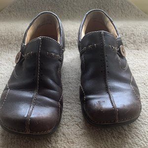 Clarks Unstructured womens shoes brown size 8.5 M (medium)